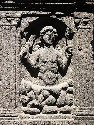 Autel votif représentant la naissance de Mithra. Fin IIe - début IIIe&nbsp;siècle. Nida, musée archéologique de Francfort.