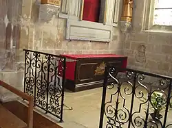 Autel dans la cathédrale, provenant d'une des chapelles de l'église Sainte-Cécile du Havre (église détruite à cause des dégâts occasionnés par l'aviation britannique en septembre 1944, puis reconstruite).