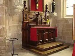 Autel, et tabernacle d'une des chapelles latérales (bas-côté sud), de style classique provenant de la chapelle du collège des Ormeaux du Havre.