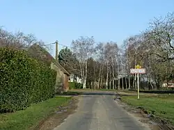 Entrée d'Autheuil par la route de Cloyes.