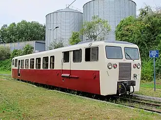 L'autorail Verney X 211 du Train du Bas-Berry en gare de Luçay-le-Mâle.