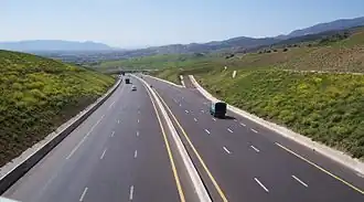 Autoroute algérienne Est-Ouest relient l'Algérie (frontière Tunisienne Annaba au frontière Marocaine Tlemcen) sur 1&nbsp;216&nbsp;km.