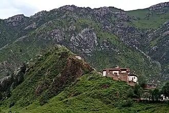 Autour du monastère.