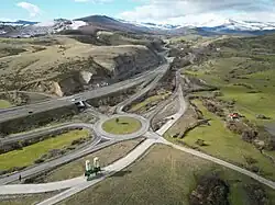 Autoroute A-67 traversant la Cordillère Cantabrique, près du col de Pozazal.