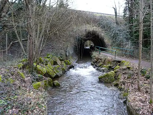 Voie piétonne souterraine dans le parc du Bas-Fargeas