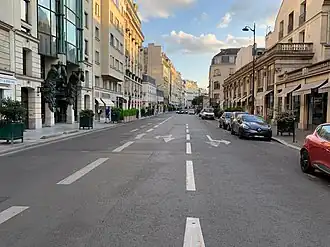 L'avenue près de la rue de Penthièvre.