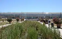 Les jardins au nord,et l'entrée de la gare.