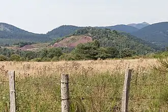 Le puy de la Toupe vu depuis le puy de la Combegrasse à Aydat.