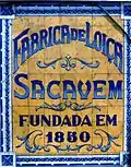 Enseigne de la fabrique de faïences de Sacavém (Portugal).