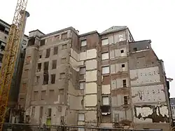 Façades intérieures reliant les bâtiments Chambon et Boîteux.