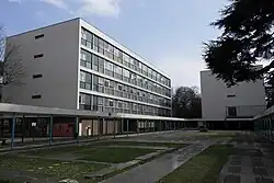 Les bâtiments Curie (à gauche) et Descartes (à droite).