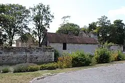 Mur d'enceinte du château .