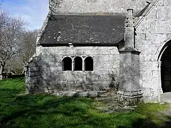 Ossuaire intégré de la chapelle de Perguet.