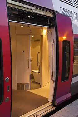 Porte d'accès avec comble-lacune.