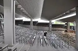 Intérieur de la basilique, conçu par l’architecte Roger Bastin.