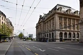 La place Saint-François et l'avenue Benjamin-Constant qui monte au second plan en direction de Saint-Pierre.