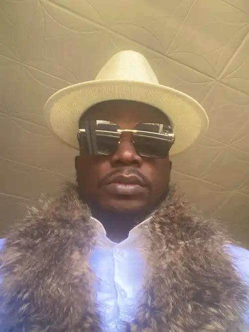 Description de l'image BJ Sam singer.png.