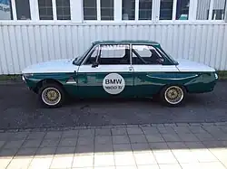 BMW 1600 ti en tant que voiture de course du groupe 2 avec extensions de style "joue de cochon"