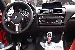 Tableau de bord, avec volant sport