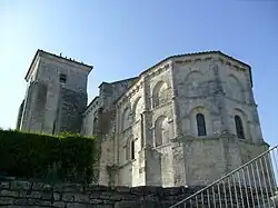 Chevet de l'église romane.