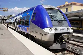 AGC (B 81500) en livrée Zou! en gare d'Aix-en-Provence.
