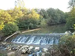 Au Sud, la Baïsole alimente le lac de Puydarrieux.