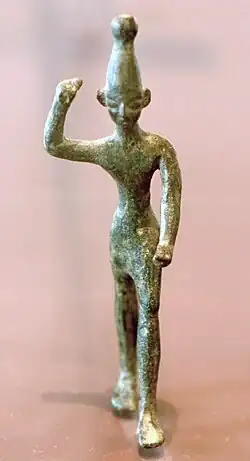 Statuette en bronze de Baal brandissant le foudre, XIVe&nbsp;siècle-XIIe&nbsp;siècle&nbsp;av. J.-C., trouvée à Ras Shamra, musée du Louvre.
