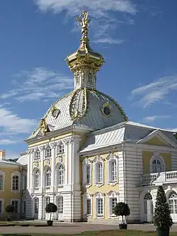 Derrière Peterhof.