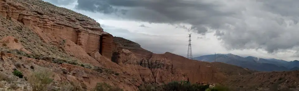 Les falaises du Rambla de las Balsas vues depuis la A-348…