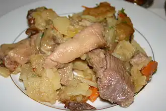 Baeckeoffe cuisiné au vin blanc.
