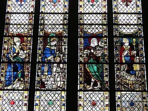 Photo d'un détail de la baie 47 figurant des saints