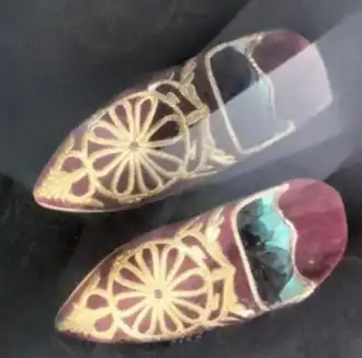 Balgha en mejboud brodée au fil d'or