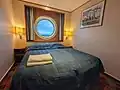 Cabine extérieure équipée d'un grand lit