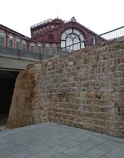 Bastion du XVIIe&nbsp;siècle retrouvé sous le marché.