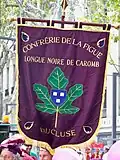 Bannière de la confrérie de la Figue de Caromb.