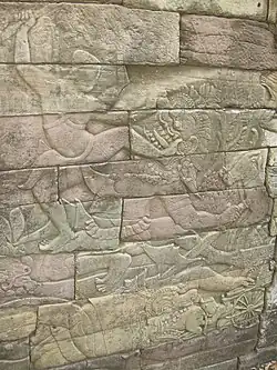 Coup de pied délivré à un démon, bas-relief à Banteay Chhmar Angkor aux alentours du XIIIe&nbsp;siècle