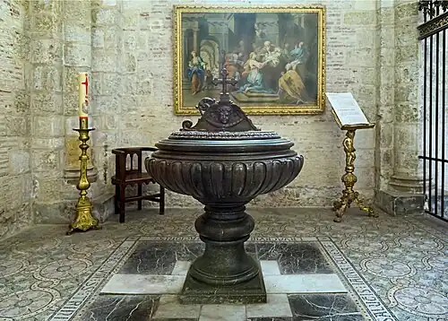 Les fonts baptismaux.