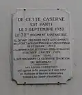 L'une des deux plaques à Tours : entrée de la caserne Baraguey.