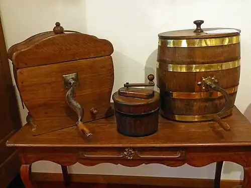 Barattes avec système rotatif à ailettes (musée Henri-Mathieu).