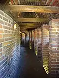 Passage à l’intérieur des mâchicoulis (2016).
