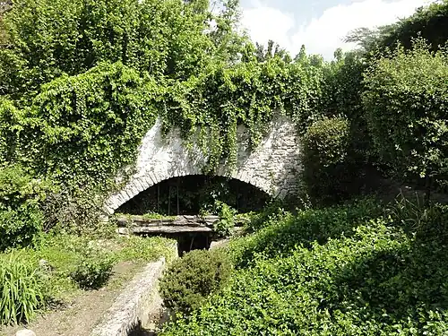 Pont du ruisseau, rue des Fontaines.