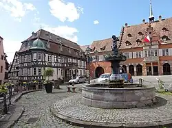 Fontaine de la place de l'Hôtel-de-Ville (1876).