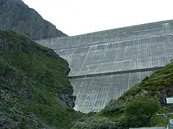 La face avant du barrage de la Grande-Dixence (face vallée).