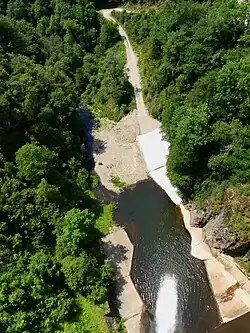 La Selves en aval du barrage.