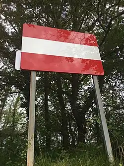 Panneau d'interdiction de navigation de la rive gauche