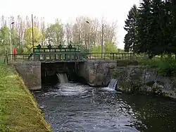 Le barrage vu de dessous.