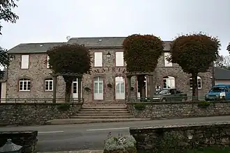 Mairie-école à Barre.
