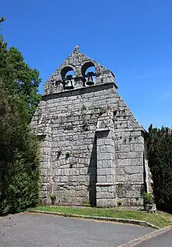 Clocher-mur de l'église Saint-Léonard de Barsanges.