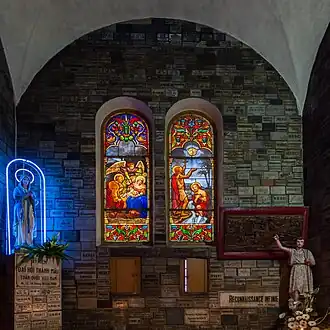 Vitraux de la maison Lorin, Chartres : la Nativité et le Baptême de Jésus.