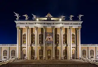 Façade sud du bâtiment principal.